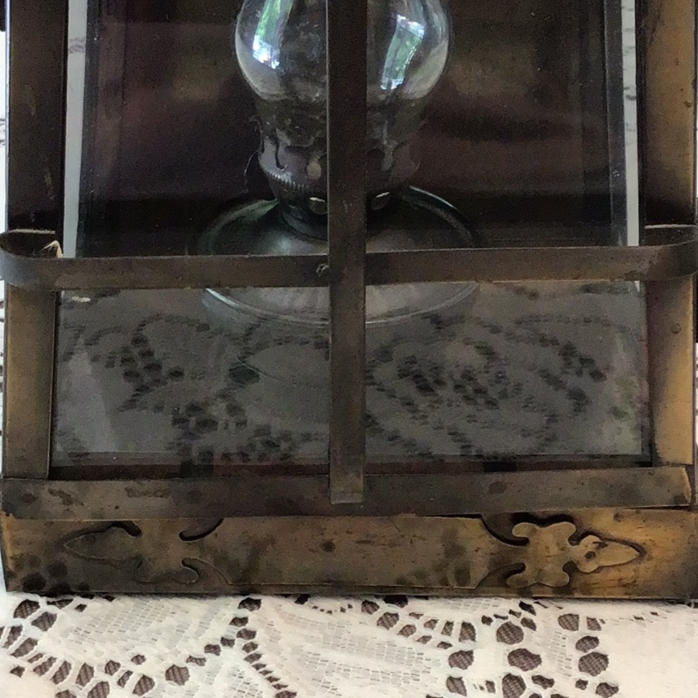 Antique Real Metal Kerosene/Oil Lantern with Handle. Beautiful details. - Picture 9 of 10